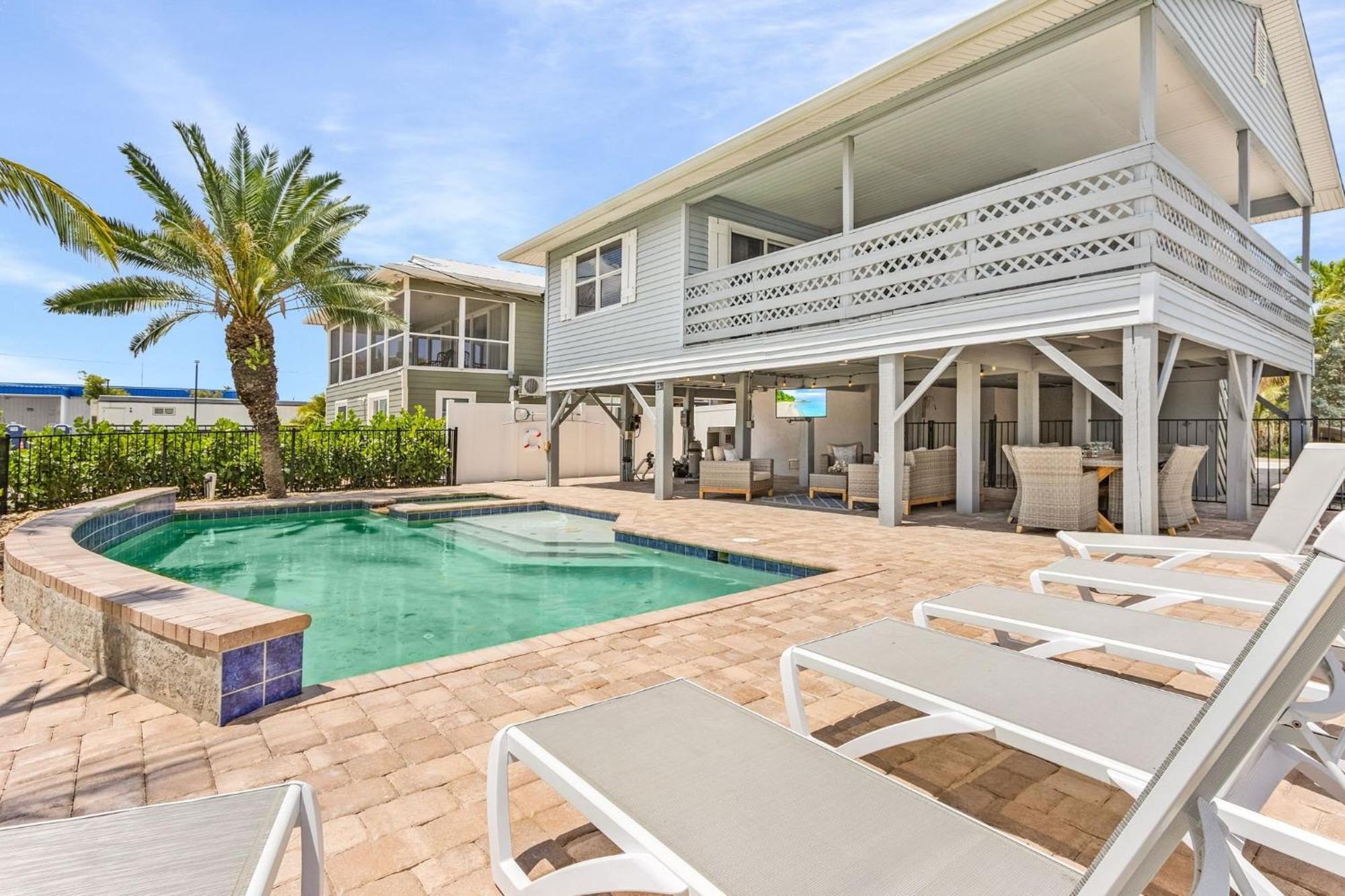 Shells N Sunshine: Beachside Getaway near Fort Myers Villa Fort Myers Beach Exterior photo